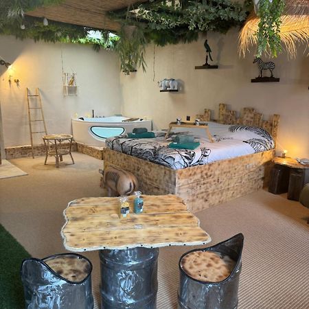 La Jungle De Sissy Bed and Breakfast Saintes-Maries-de-la-Mer Exteriör bild